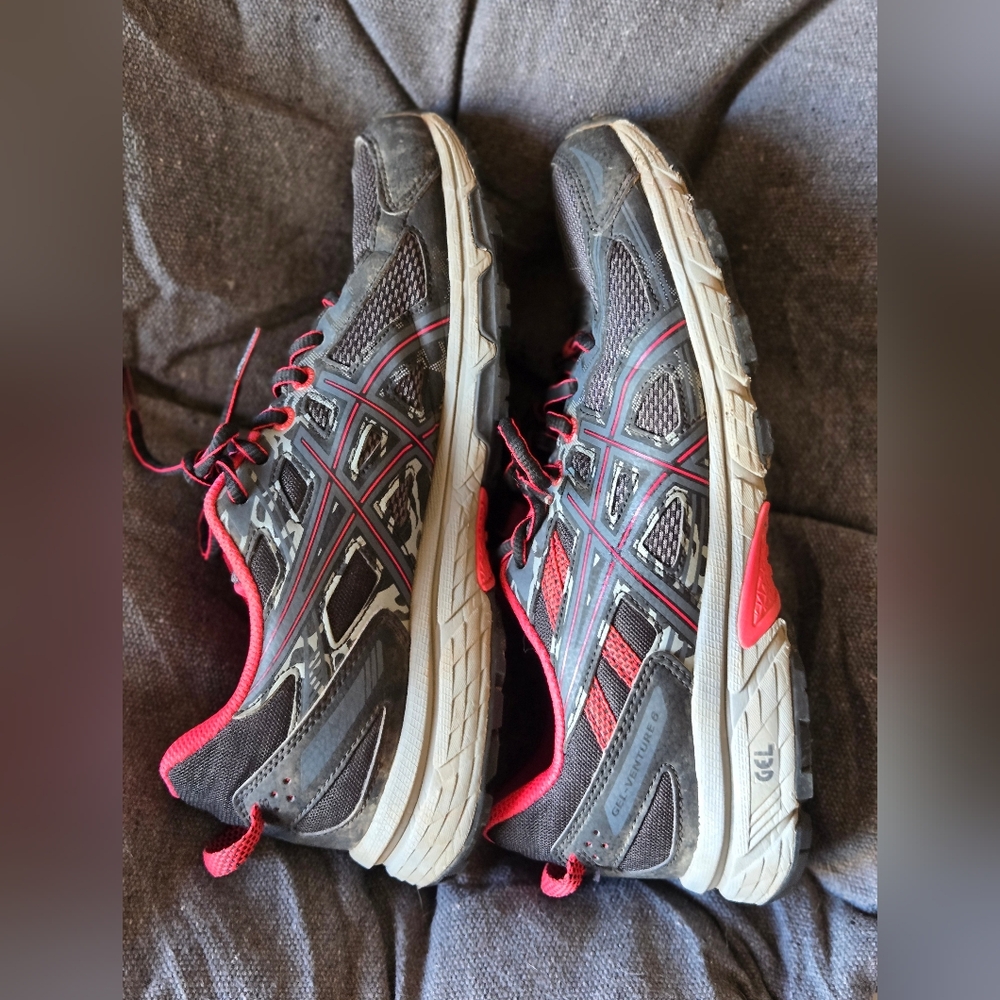 ASICS Gel Venture Woman's Black and Pink Running Shoe Size 9